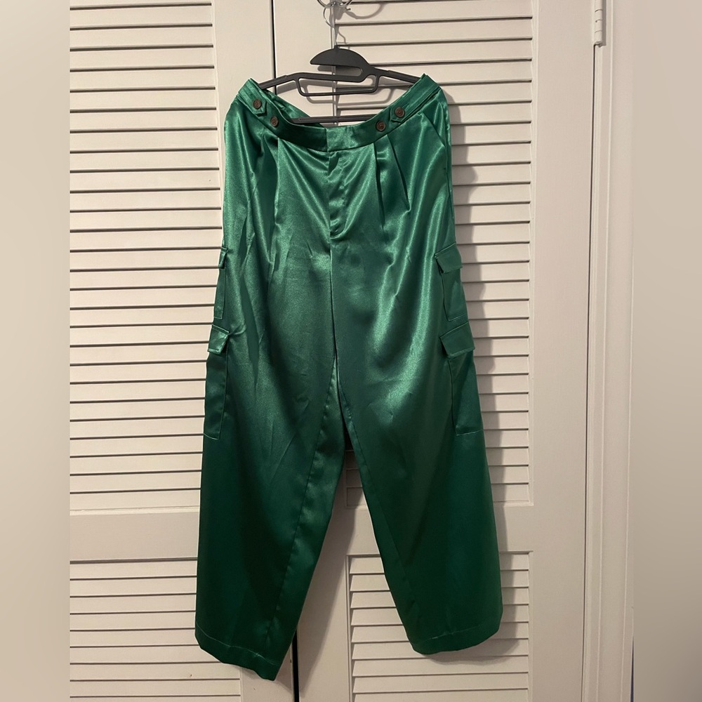 A New Day size 12 gorgeous high rise satin green cargo style dress pants